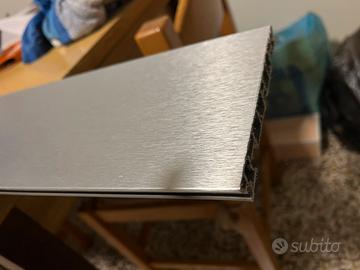 Zoccolo cucina Inox e ganci gambe - cucina moderna