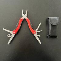 Multitool con pinza – compatto con custodia