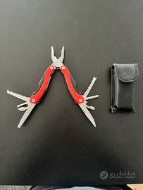 Multitool con pinza – compatto con custodia