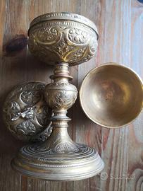 Ciborio antico in metallo dorato