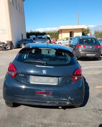 Portellone paraurti stop Peugeot 208 2017