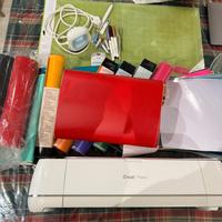 Cricut Maker + Materiale/Accessori