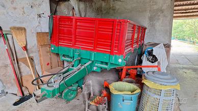 Rimorchio agricolo ribaltamento trilaterale