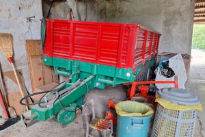 Rimorchio agricolo ribaltamento trilaterale