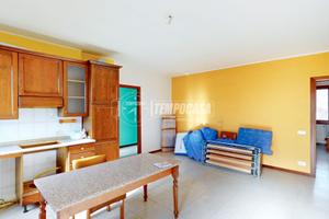 LUMINOSO TRILOCALE CON DUE SOTTOTETTI E POSSIBILIT