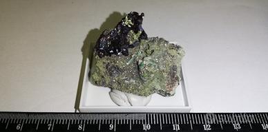 Minerale: Cuprite Bayldonite Calcite