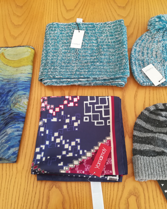 Sciarpe cappelli nuovi