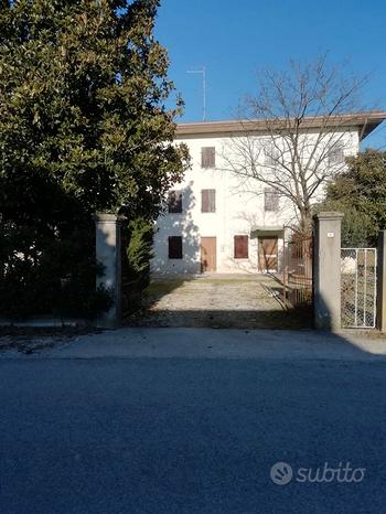 Casa rustica con pozzo artesiano