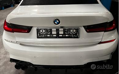 BMW serie 3 posteriore Completo
