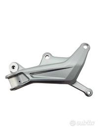 SUPPORTO PEDANA MV AGUSTA RIVALE 8000B8205