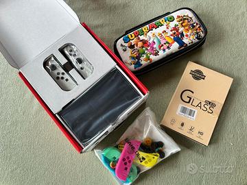 Nintendo Switch OLED Bianca + Bundle (Perfetta)