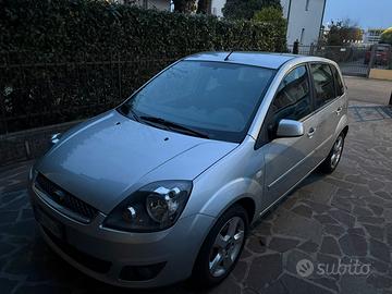 Ford fiesta 1.2 Benzina OK NEOPATENTATI
