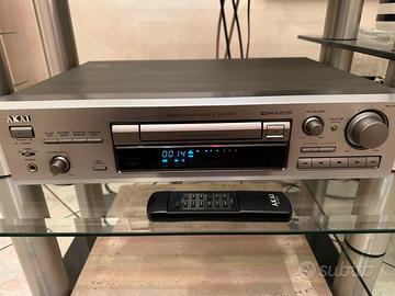 Registratore a cassette akai