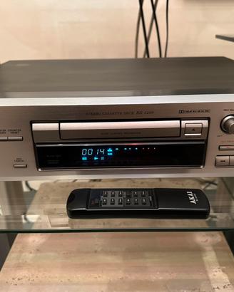Registratore a cassette akai