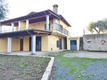 4 LOCALI A ANGUILLARA SABAZIA