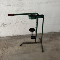 Tappa bottiglie per tappi in sughero.