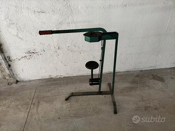 Tappa bottiglie per tappi in sughero.