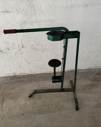 Tappa bottiglie per tappi in sughero.