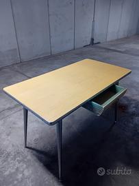 Tavolo in formica vintage 