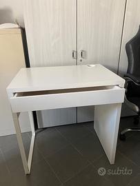 Scrivania bianca ikea piccola