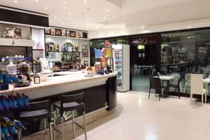 Attività / Licenza di 95 m² con 1 locale a Castigl