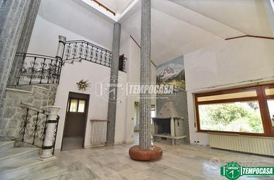 VILLA CON GIARINO A RIVAROSSA