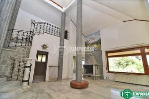 VILLA CON GIARINO A RIVAROSSA