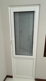 Finestra con veneziana in pvc