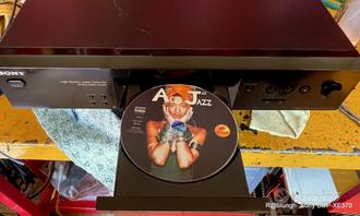 Sony CDP-XE370 lettore cd (no mp3).  			