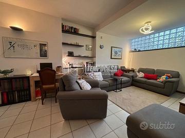 VILLA A SCHIERA AI CONFINI CON MONZA!!!