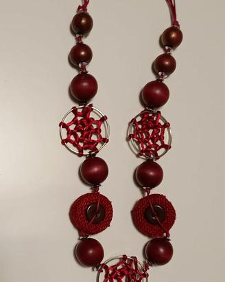 Collana in legno e cordoncino  colore bordeaux
