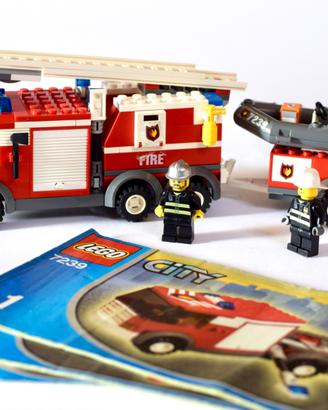 LEGO City Fire Truck – Set n° 7239 (ANNO 2005)