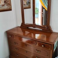 Comò, specchio e comodino in legno