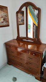 Comò, specchio e comodino in legno