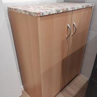 Mobiletto legno chiaro due ante tre ripiani