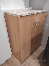 Mobiletto legno chiaro due ante tre ripiani