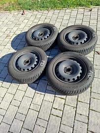 Pneumatici invernali con cerchi