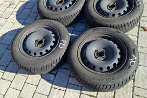 Pneumatici invernali con cerchi