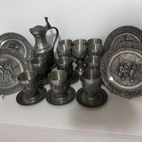 set di bicchieri decanter e piatti in peltro