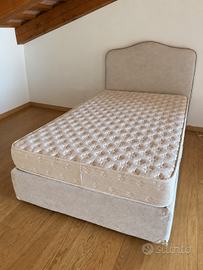 Letto imbottito 125 × 200 cm con testiera sagomata