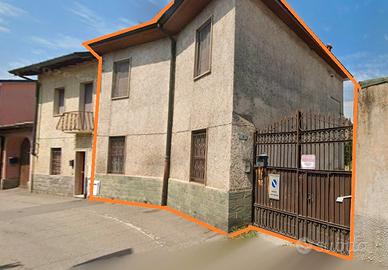 Bifamiliare con rustici e ampio spazio esterno