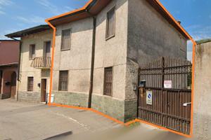 Bifamiliare con rustici e ampio spazio esterno