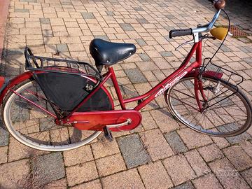 bicicletta donna rossa vintage Holland Ghiaroni