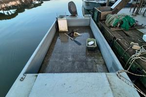 Barca piatta vongole lavoro pesca