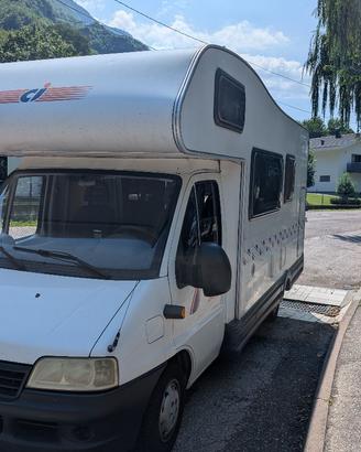 Camper Mansardato per 6 persone