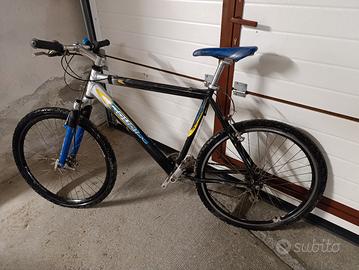 MTB Mountain bike bici