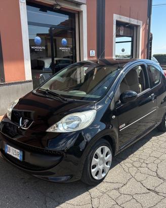 Peugeot 107 1.0 68CV 3p. Sweet years automatica