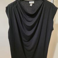 Maglie camicie e pantaloni stock 4