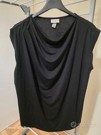 Maglie camicie e pantaloni stock 5