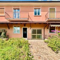 VILLA A SCHIERA A RODENGO SAIANO
